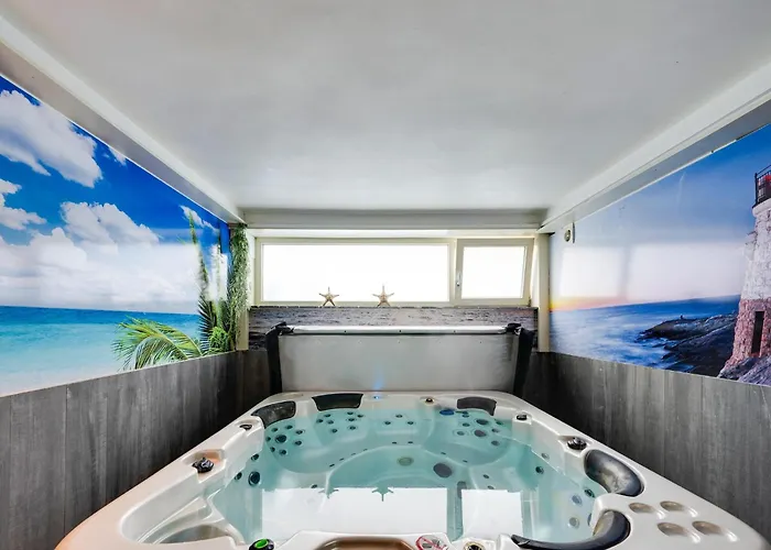 Villa With Jacuzzi & Sauna 500M From Beach